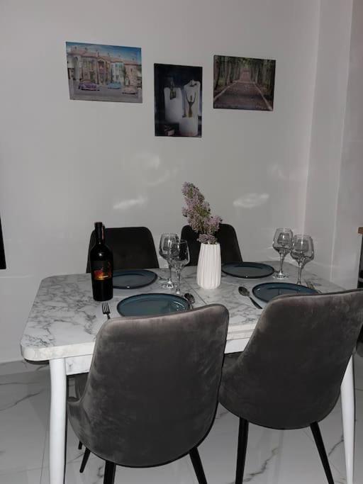 Relax Apartment, Side Sea View, Golem, Albania *